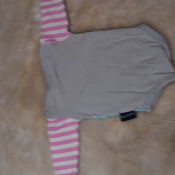 Bella Tunno Long Sleeve Onesie/ Size 0-6 Months - Picture 5 of 5